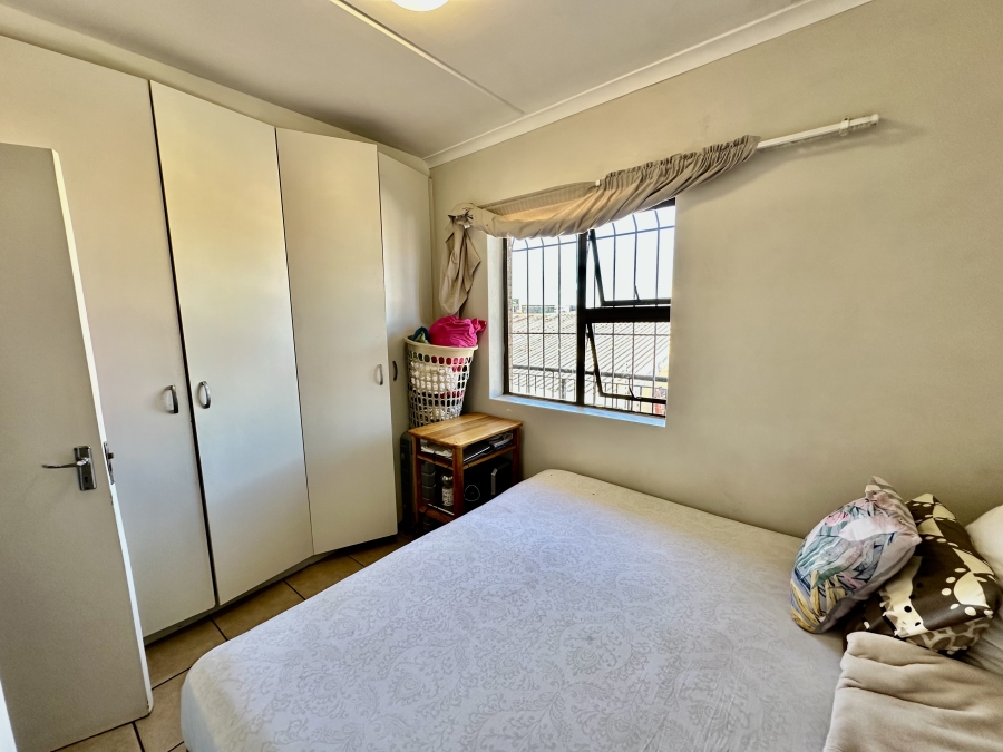 2 Bedroom Property for Sale in Goodwood Estate Western Cape